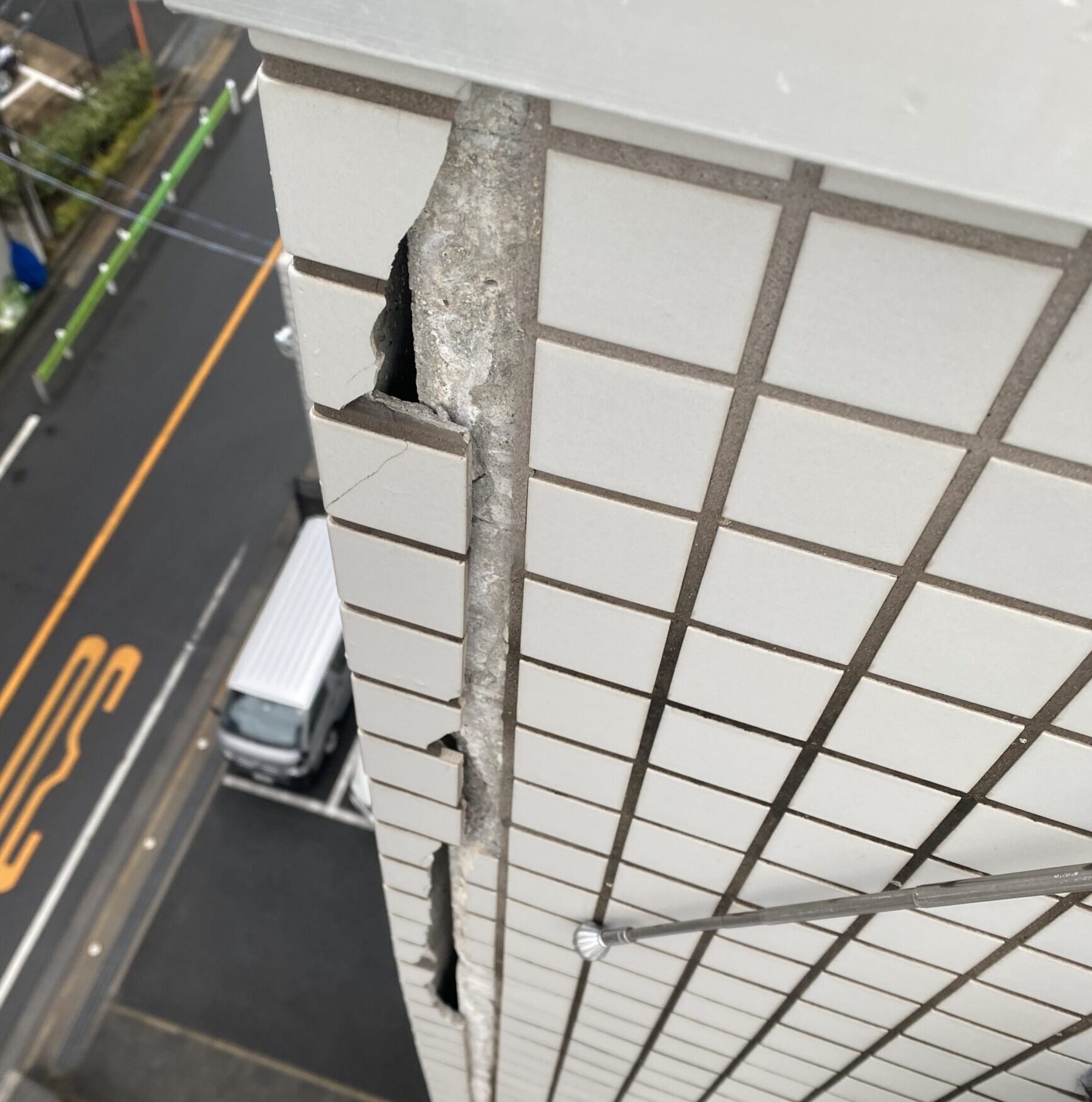 タイル浮き・ひび割れ